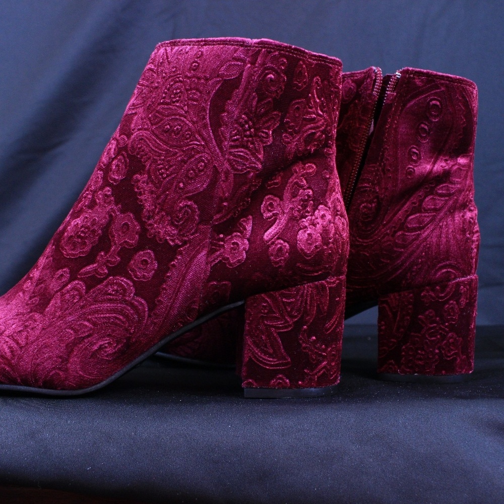 ZIGI SOHO Purple Crushed Velvet Booties size 6